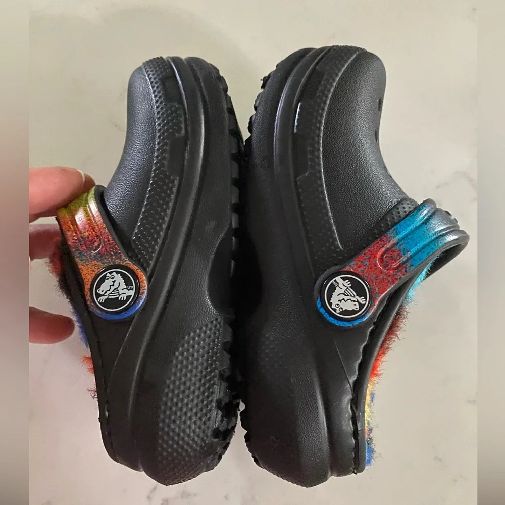 CROCS reposhing this